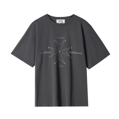 เสื้อยืดกราฟิกฟอก NAVI มุมด้านหน้า บนพื้นหลังสีขาว