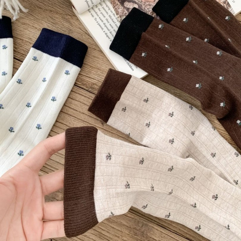 MEADOW original five-color wool-blend floral sock detail