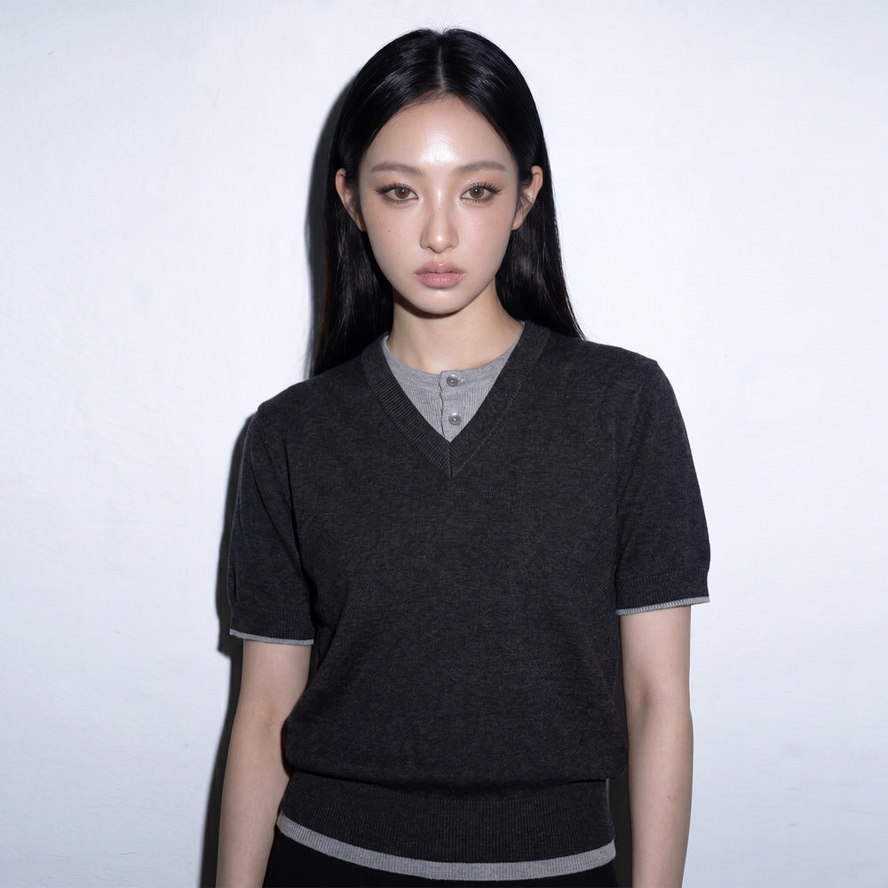 REDRINSE LAYERS dark gray knit T-shirt front fit on female model