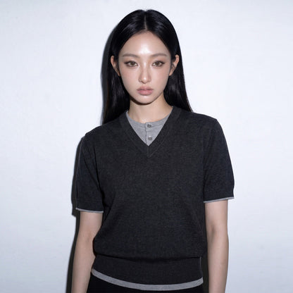 REDRINSE LAYERS dark gray knit T-shirt front fit on female model