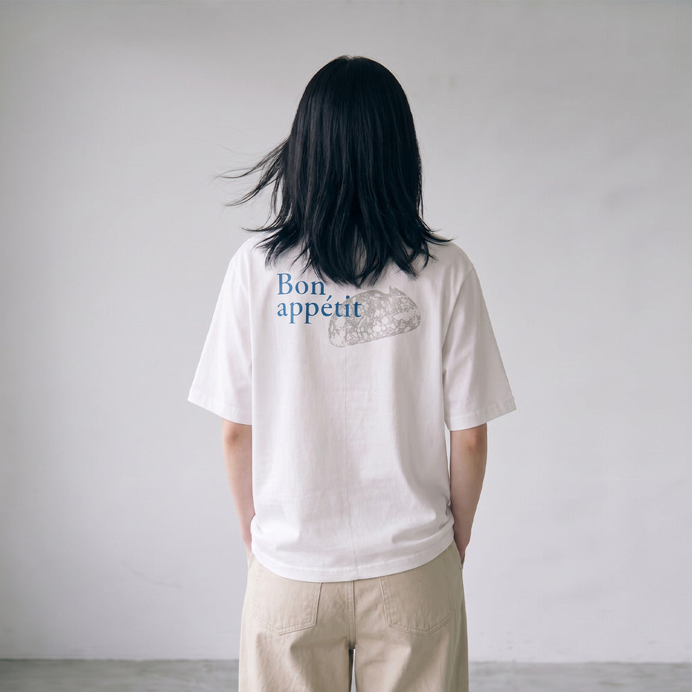 Model wearing LOAF Bon appétit graphic T-shirt, back view