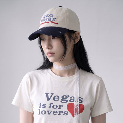 Model styling REDRINSE SNOWFLAKES embroidered cotton cap